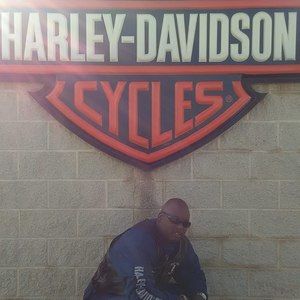 Meet your Posher, Bernard mooch